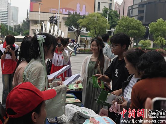 　　“美好‘食’光，安全相伴”为主题的食品安全科普宣传活动在福州举行。中新网记者 叶秋云 摄